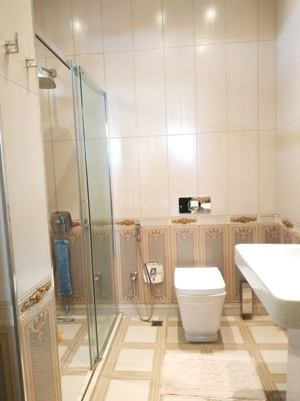 Kirayə verilir 8 otaqlı həyət evi 1000 m²