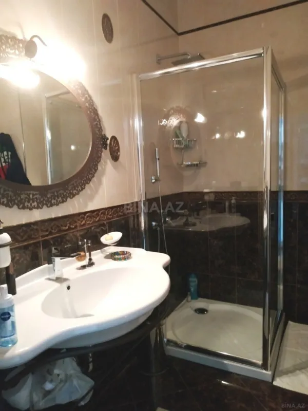 Kirayə verilir 8 otaqlı həyət evi 1000 m²