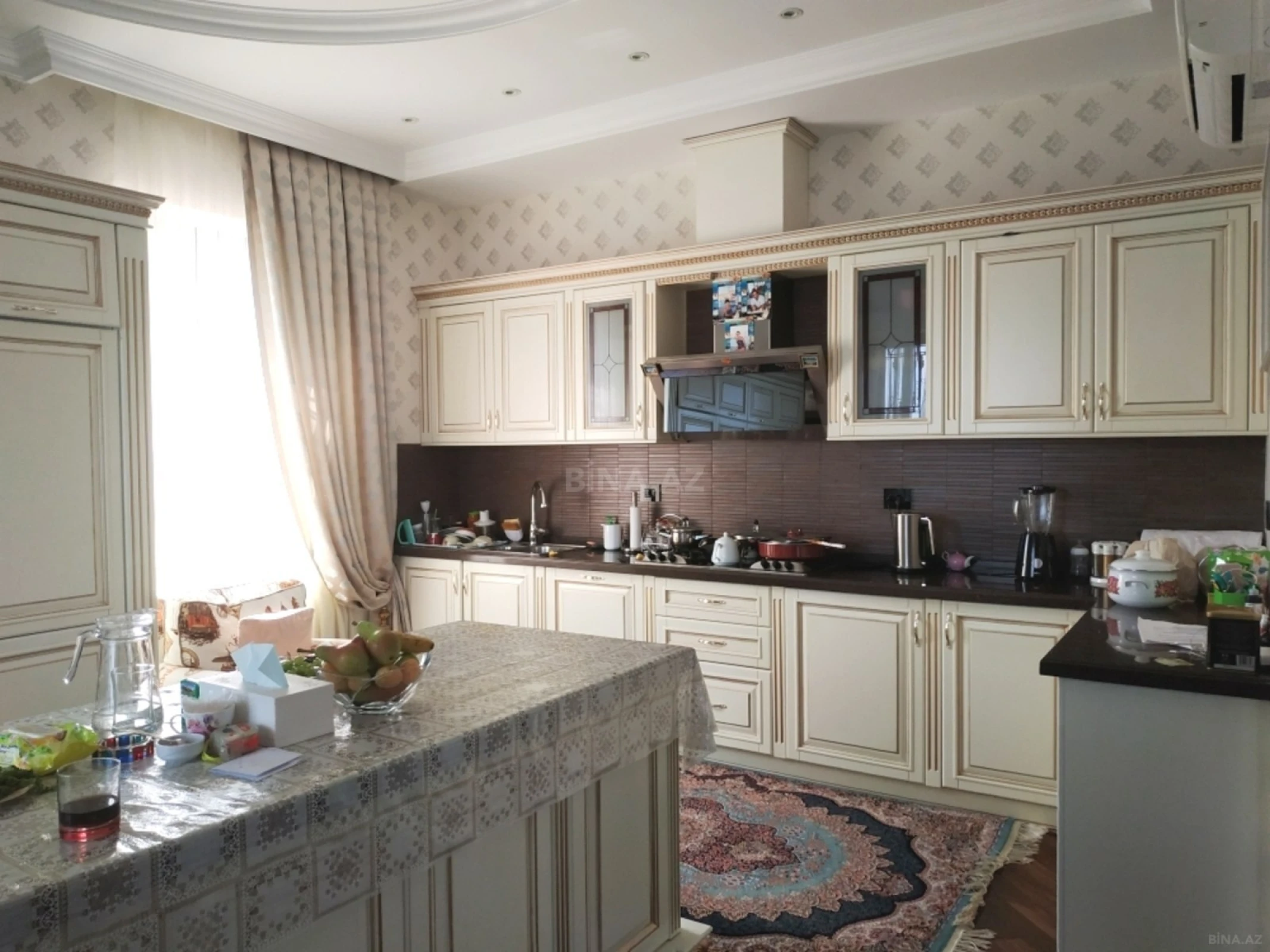 Kirayə verilir 8 otaqlı həyət evi 1000 m²