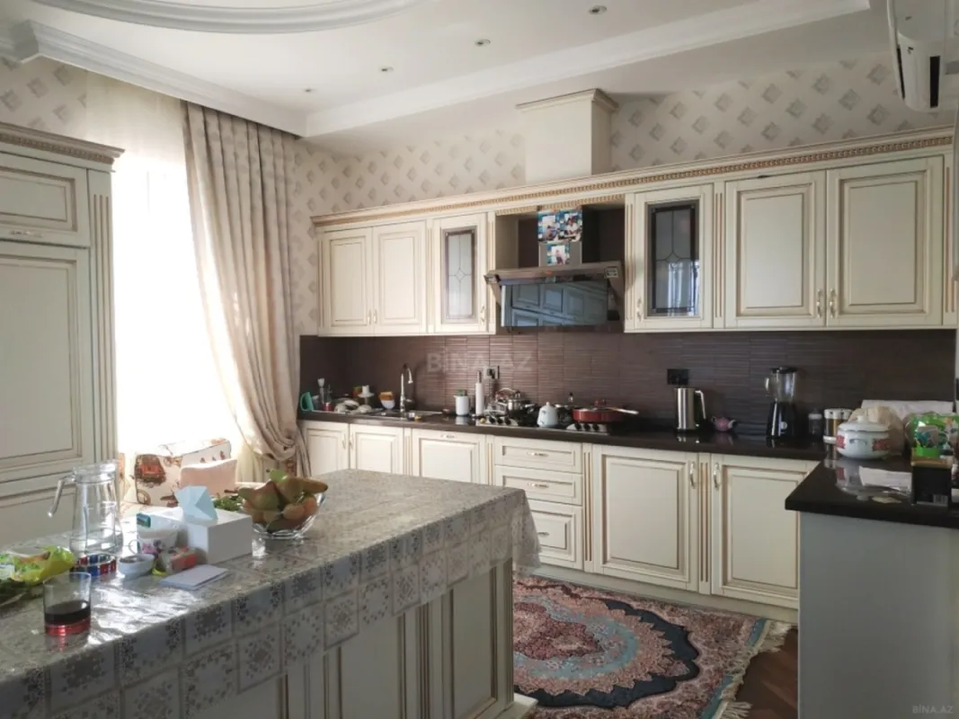 Kirayə verilir 8 otaqlı həyət evi 1000 m²
