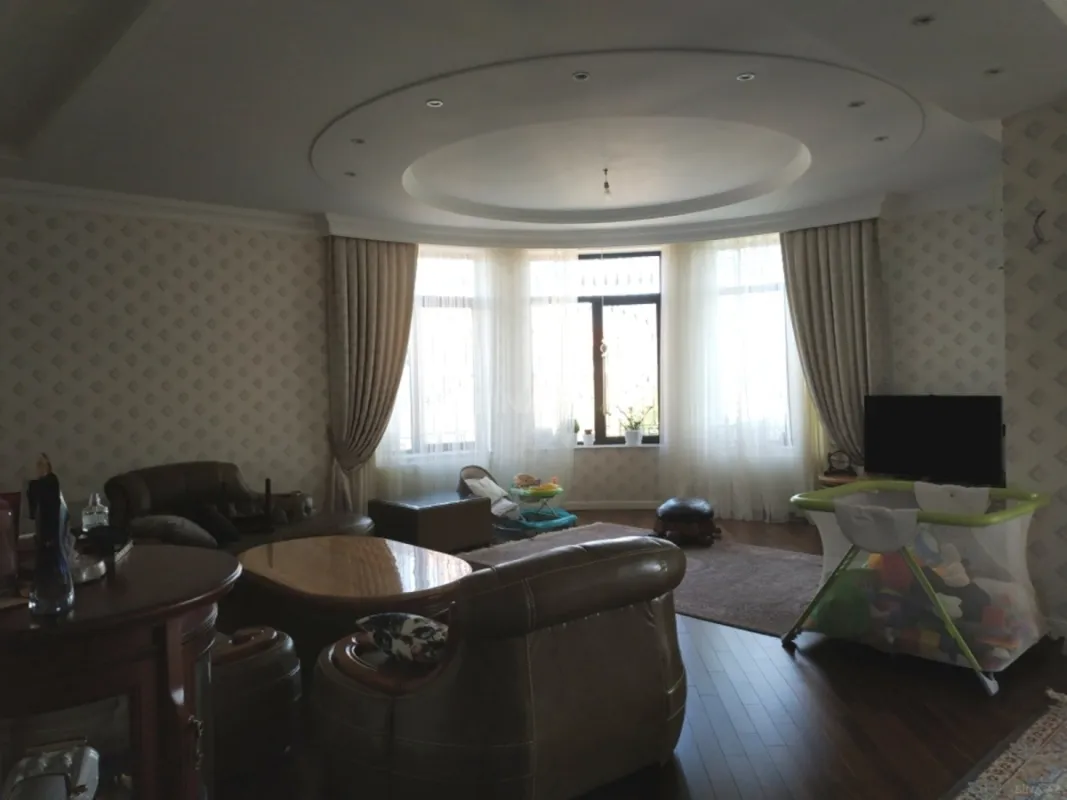 Kirayə verilir 8 otaqlı həyət evi 1000 m²