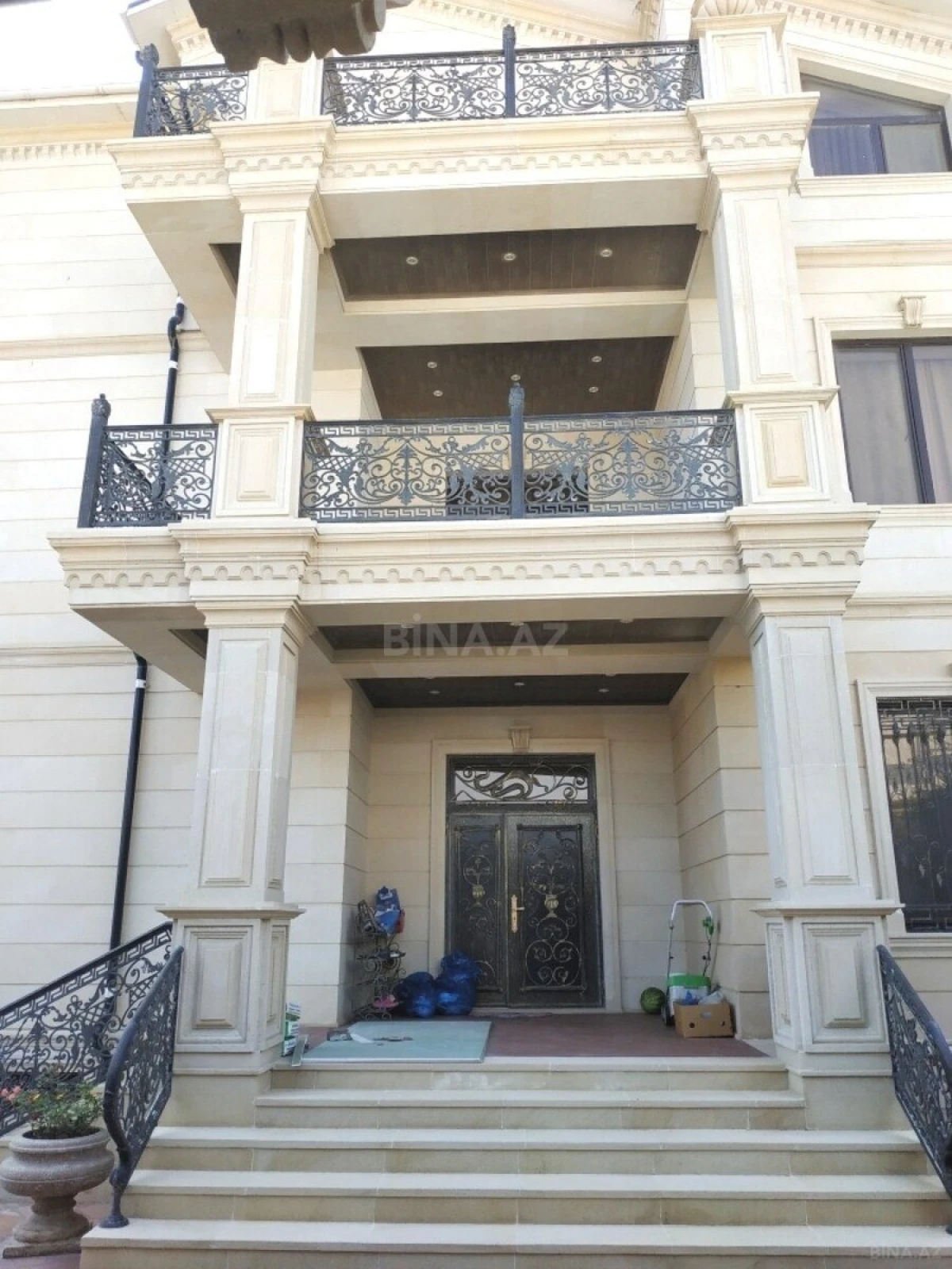 Kirayə verilir 8 otaqlı həyət evi 1000 m²