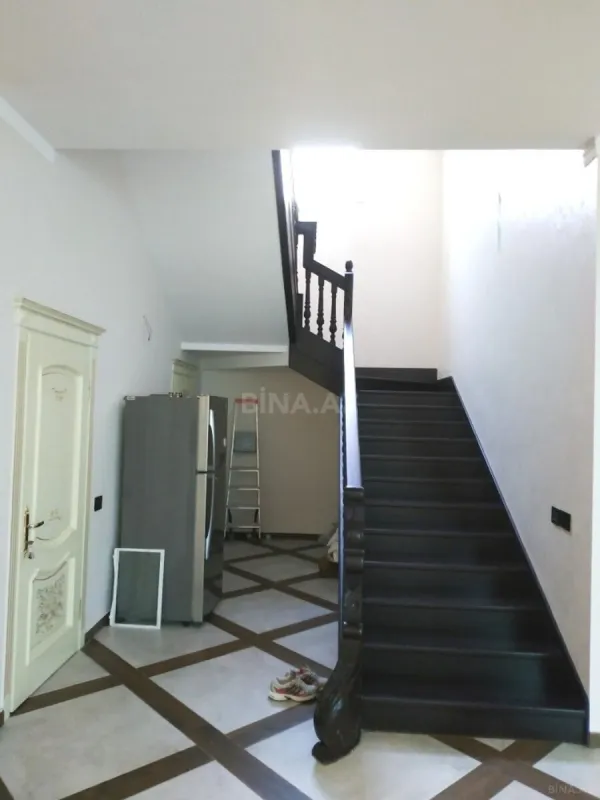 Kirayə verilir 8 otaqlı həyət evi 1000 m²