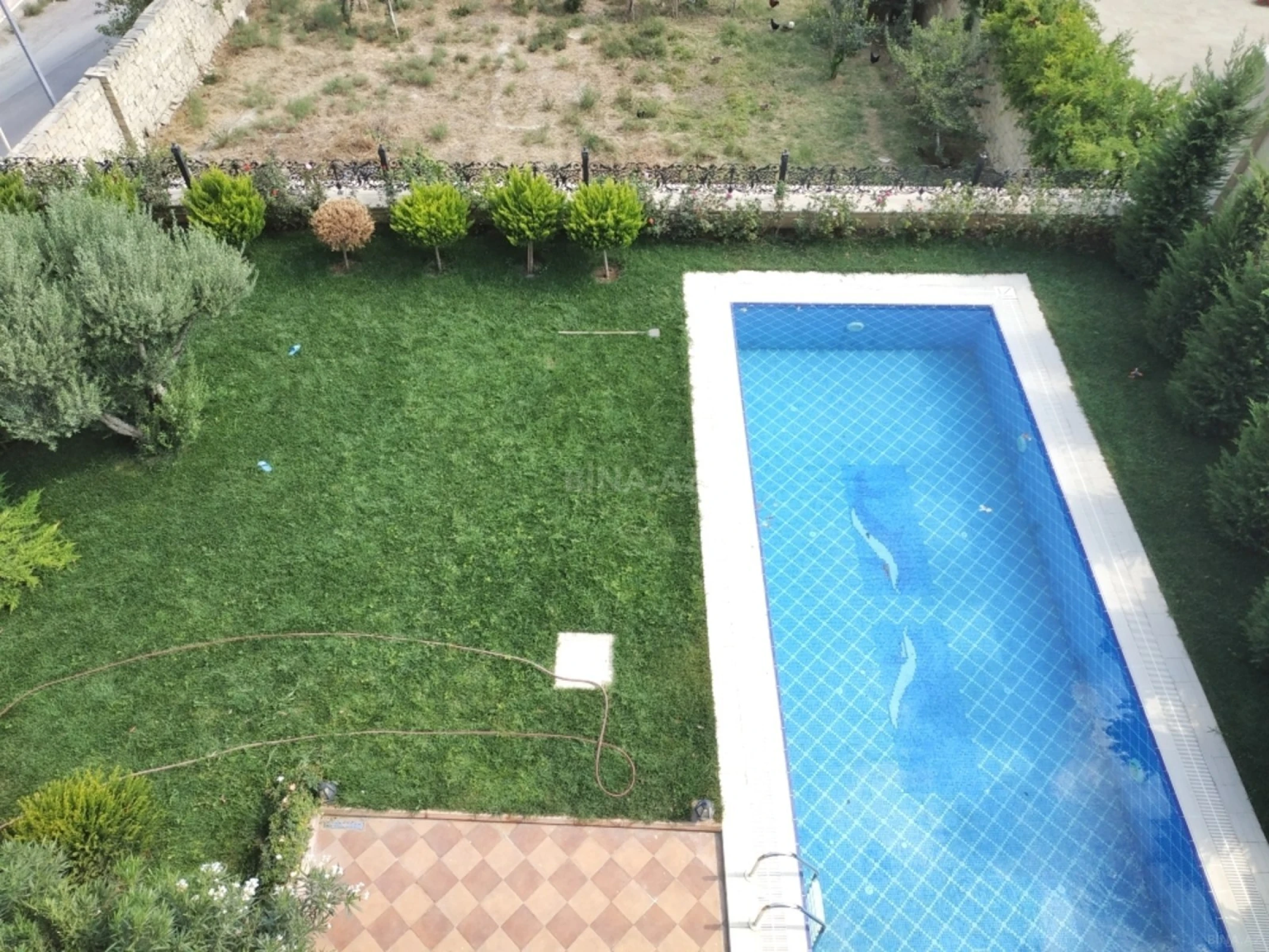 Kirayə verilir 8 otaqlı həyət evi 1000 m²