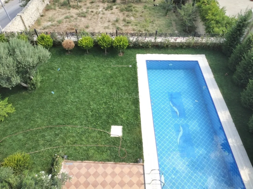 Kirayə verilir 8 otaqlı həyət evi 1000 m²