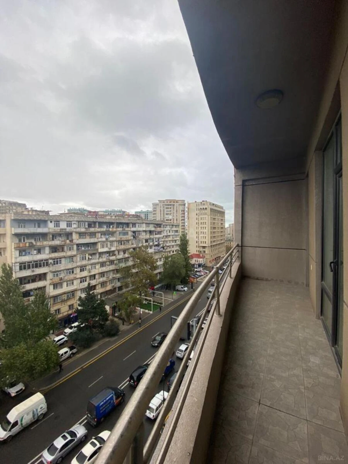 Satılır 3 otaqlı mənzil 136 m²