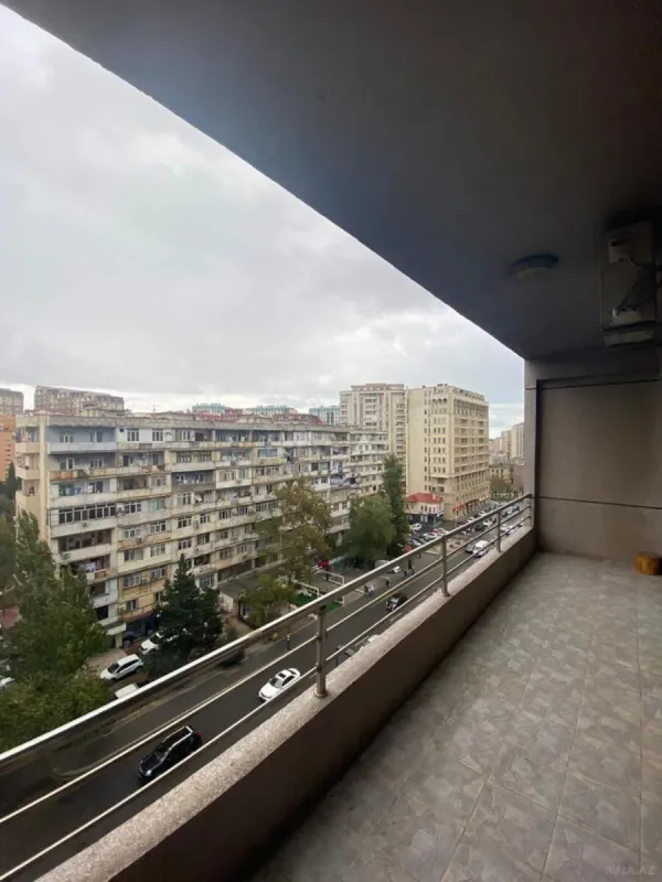 Satılır 3 otaqlı mənzil 136 m²