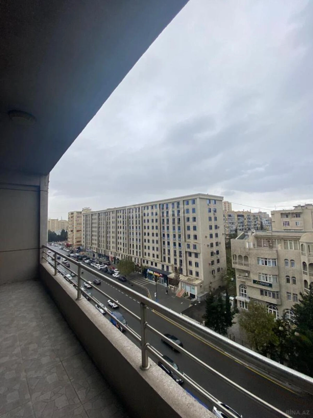 Satılır 3 otaqlı mənzil 136 m²