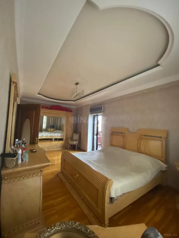 Satılır 3 otaqlı mənzil 136 m²