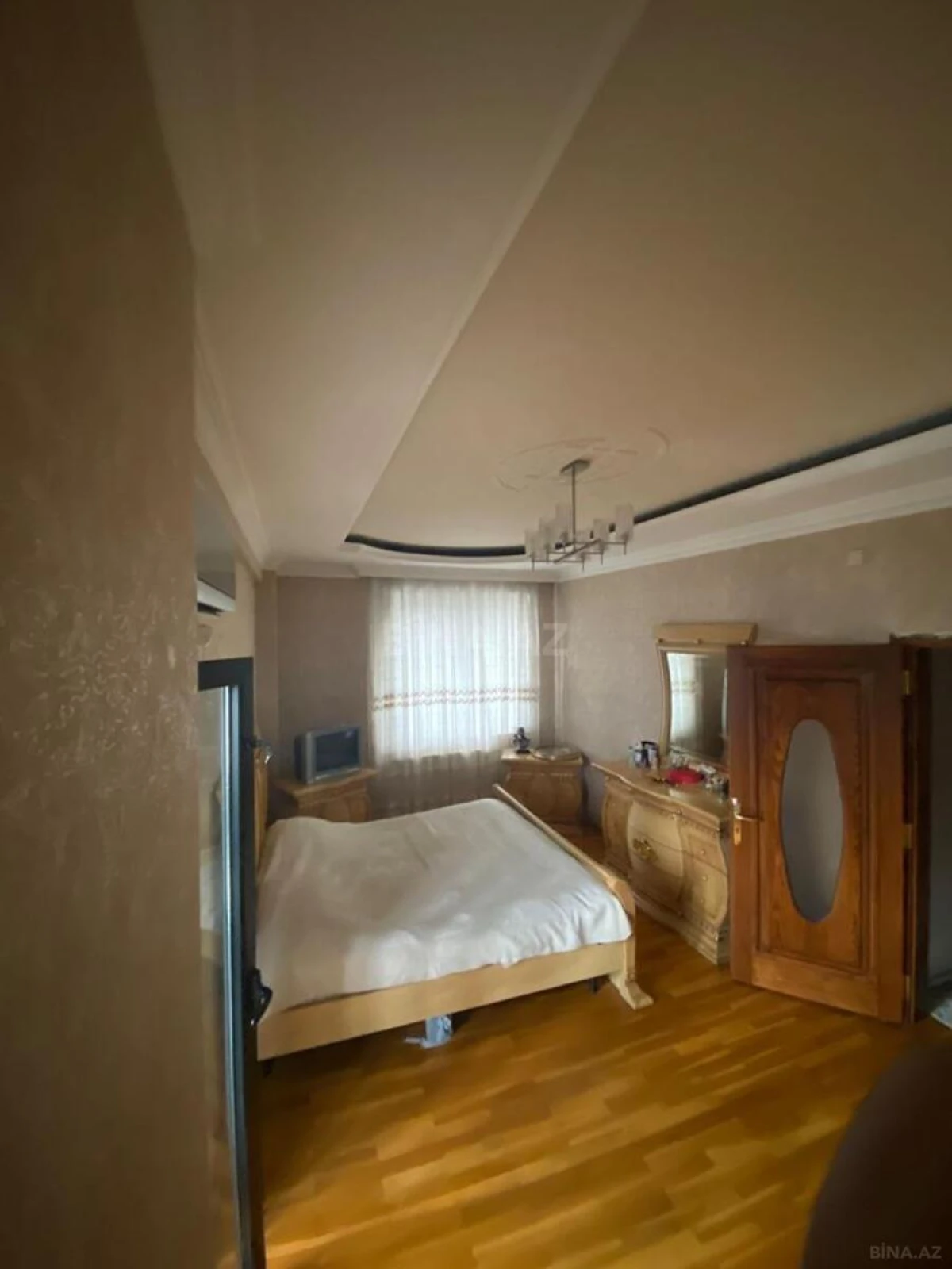 Satılır 3 otaqlı mənzil 136 m²