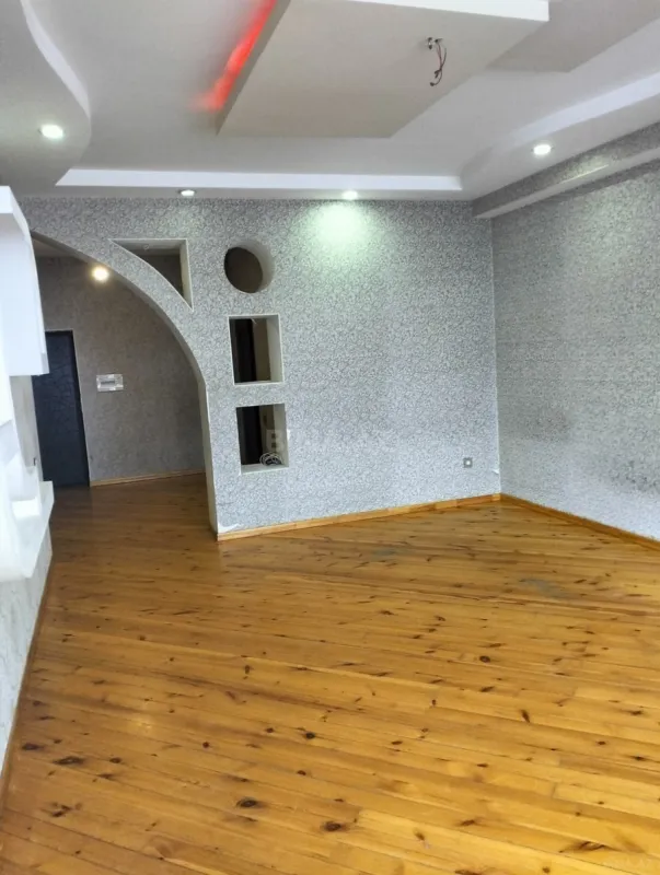 Satılır 2 otaqlı mənzil 78 m²