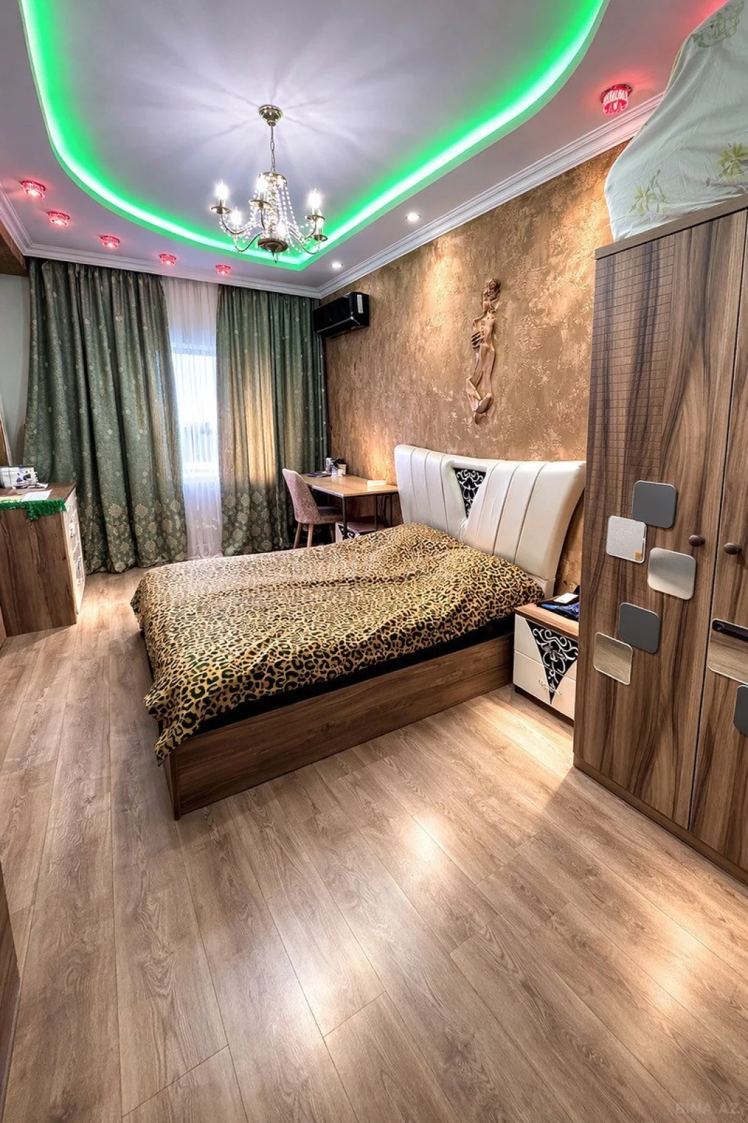 Satılır 2 otaqlı mənzil 85 m²