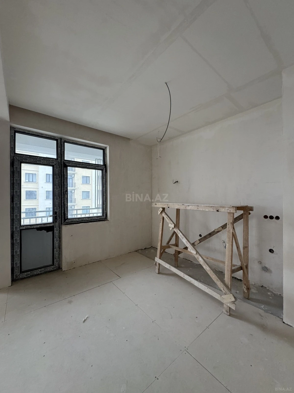 Satılır 2 otaqlı mənzil 81 m²