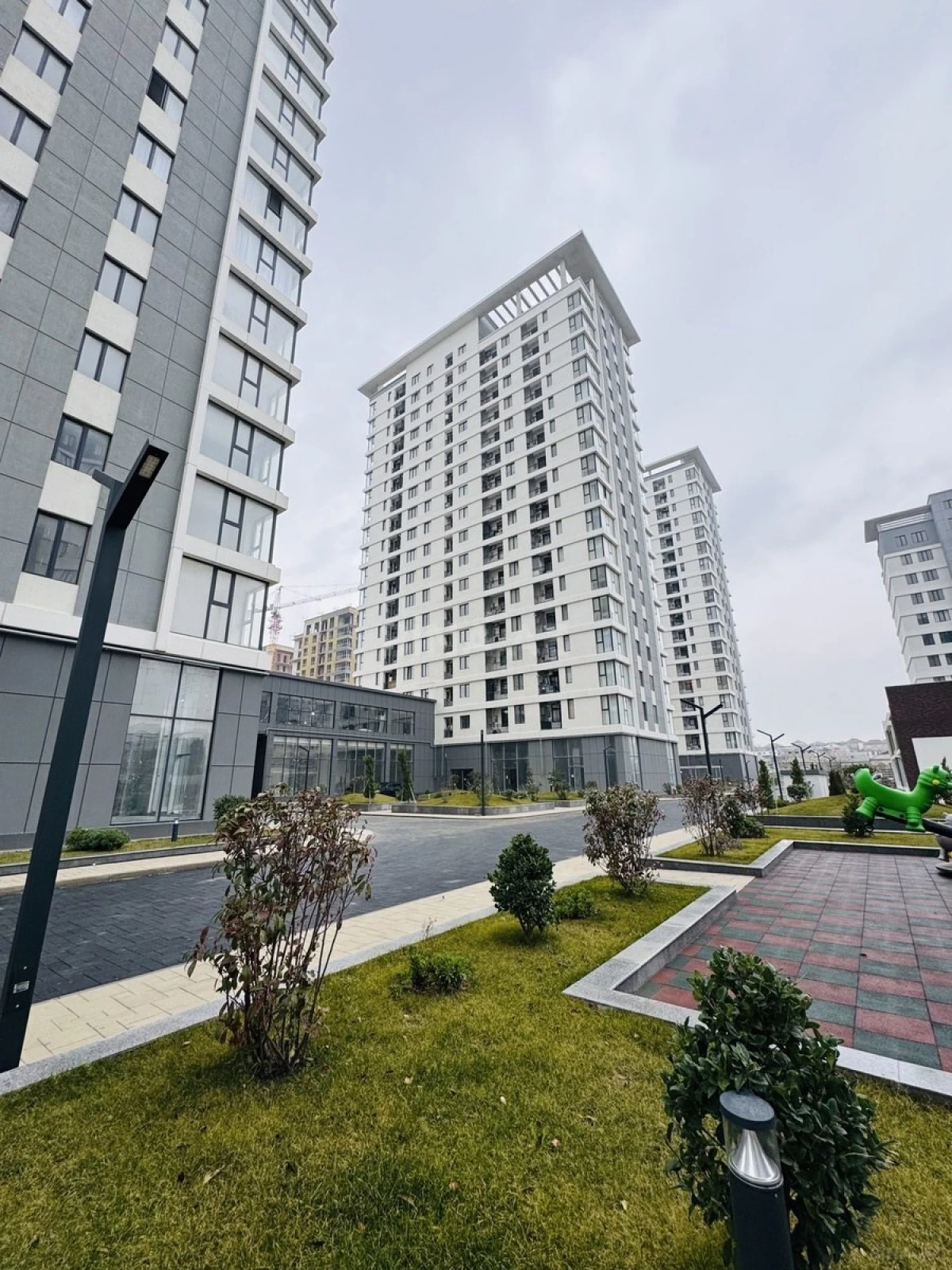 Satılır 2 otaqlı mənzil 81 m²