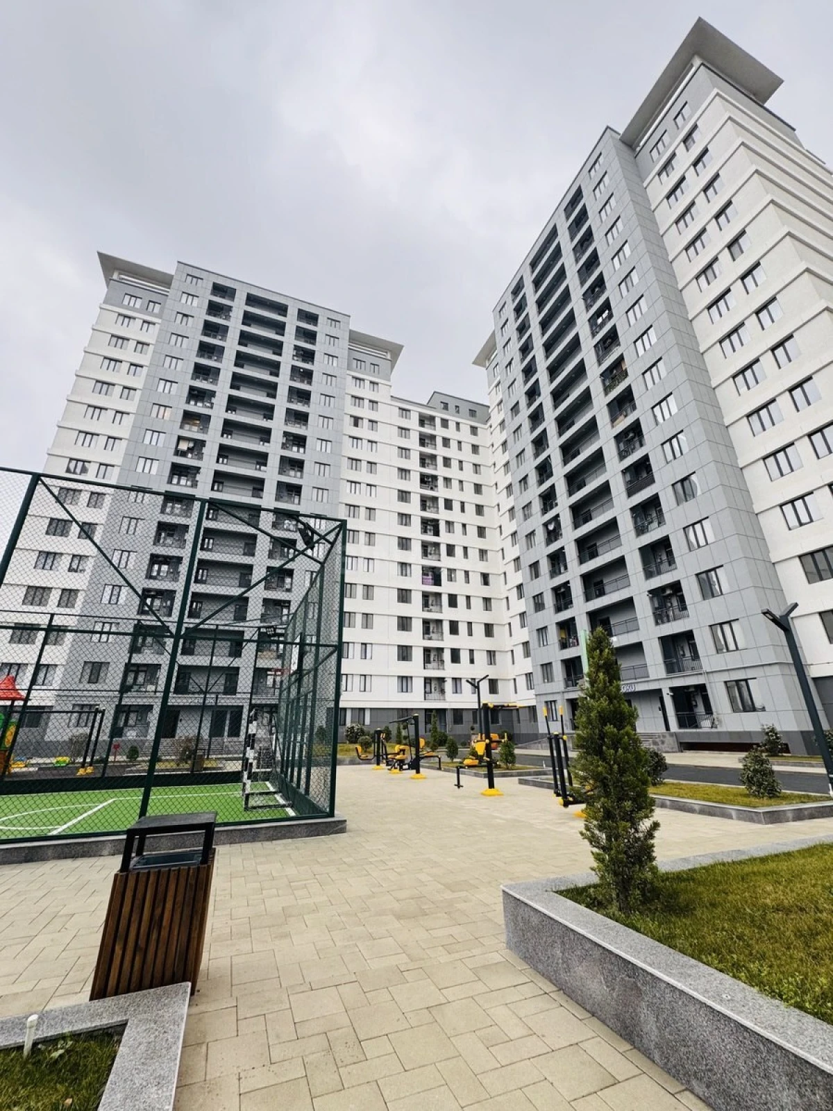 Satılır 2 otaqlı mənzil 81 m²