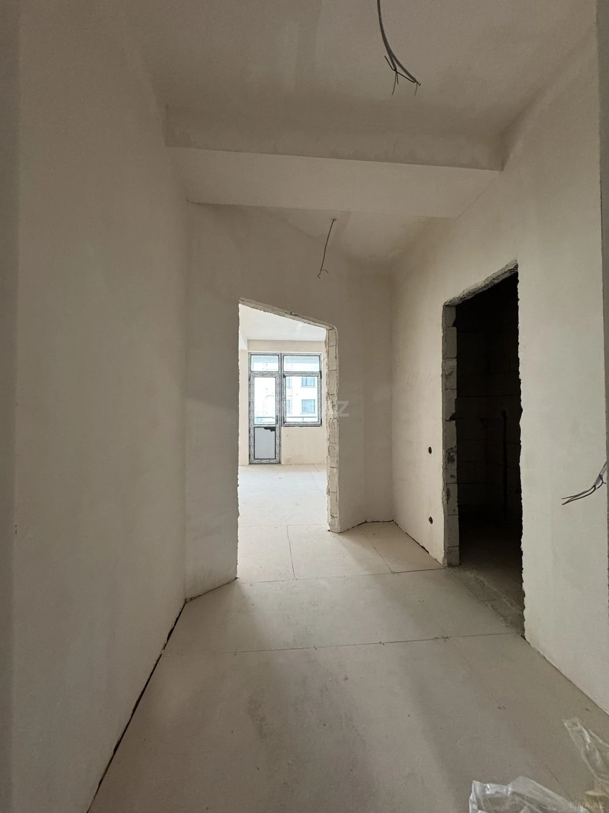 Satılır 2 otaqlı mənzil 81 m²