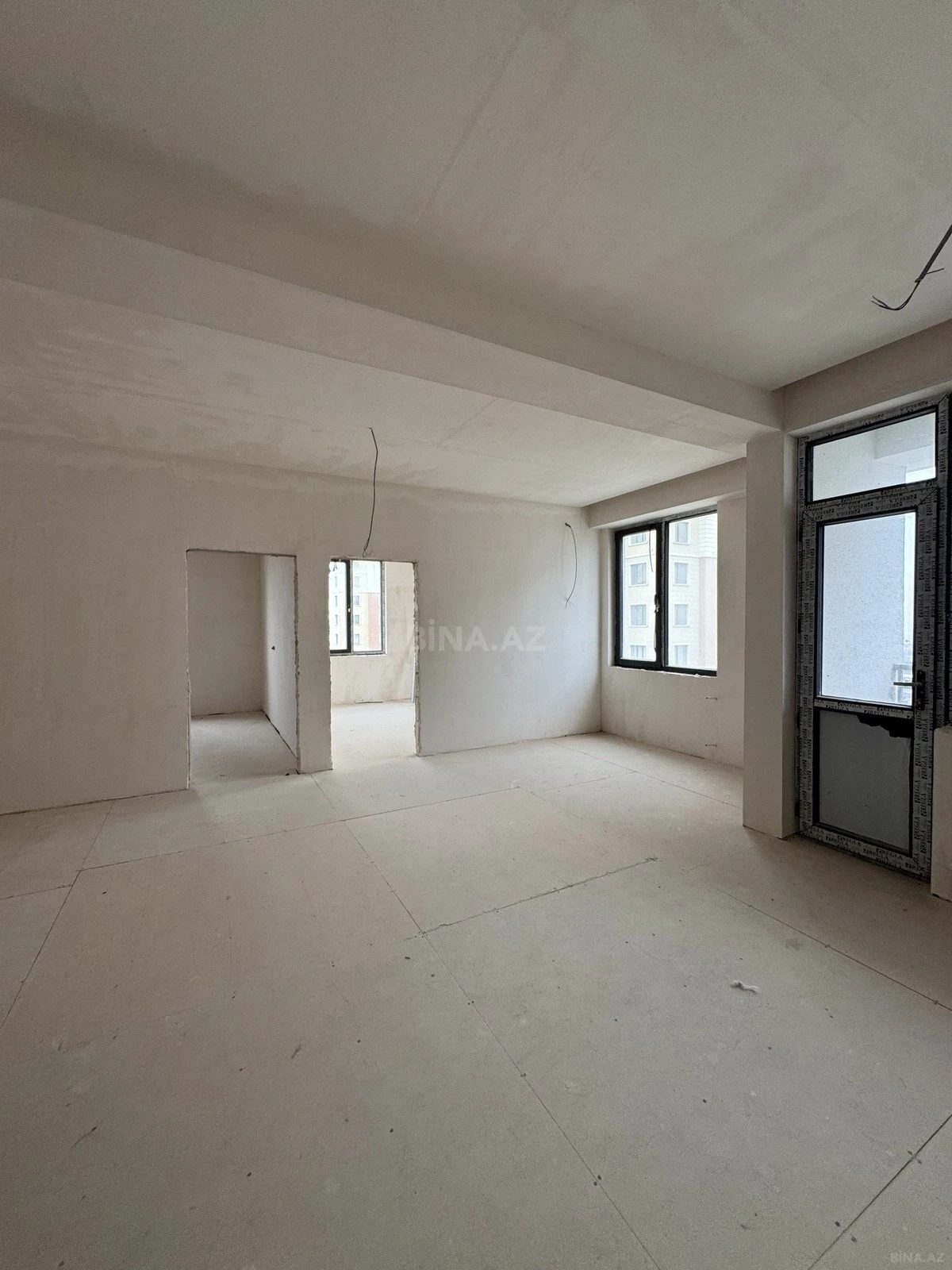 Satılır 2 otaqlı mənzil 81 m²