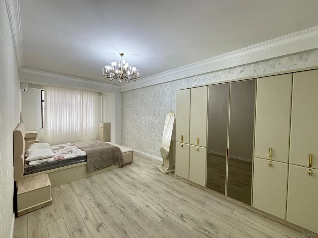 Kirayə verilir 3 otaqlı mənzil 141 m²