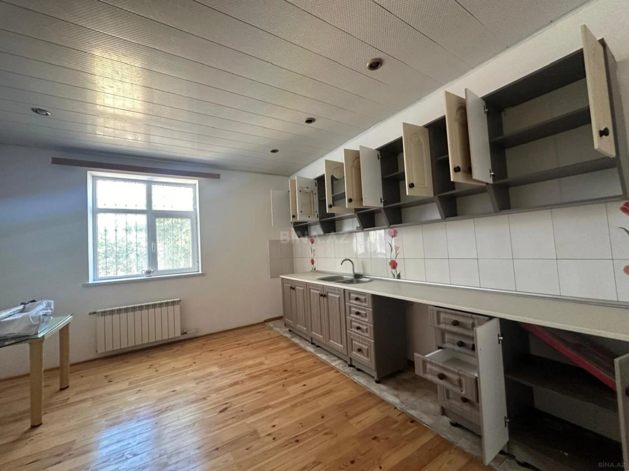 Satılır 6 otaqlı həyət evi 235 m²