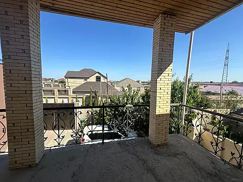 Satılır 6 otaqlı həyət evi 235 m²