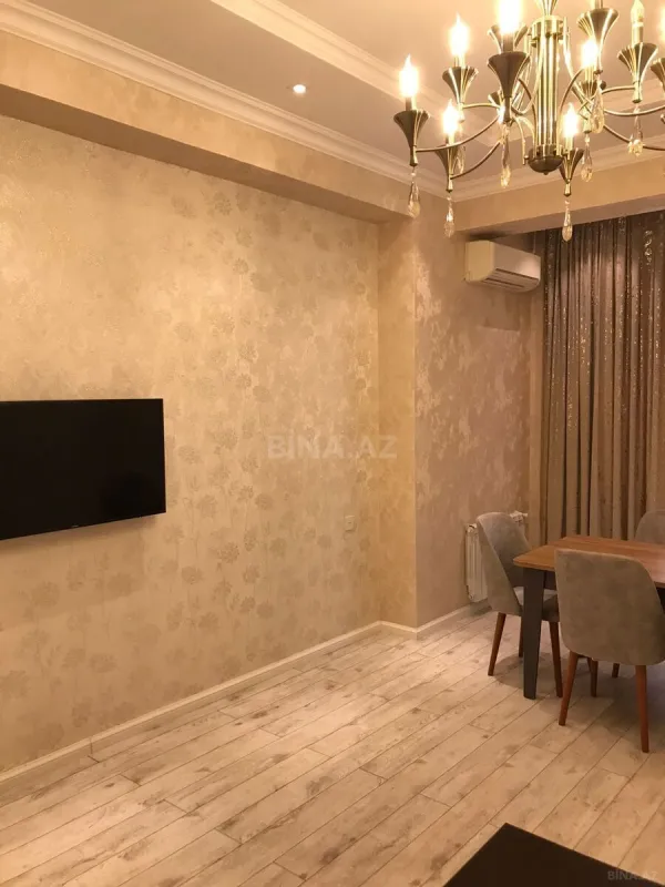 Kirayə verilir 2 otaqlı mənzil 81 m²