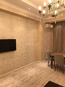 Kirayə verilir 2 otaqlı mənzil 81 m²