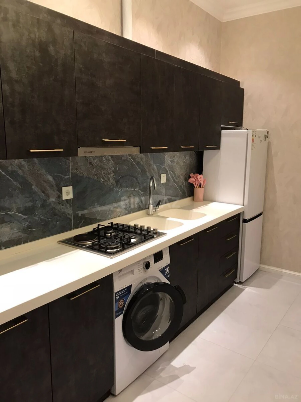 Kirayə verilir 2 otaqlı mənzil 81 m²