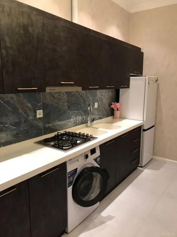 Kirayə verilir 2 otaqlı mənzil 81 m²