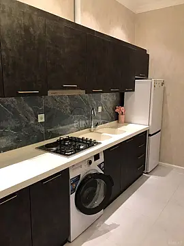 Kirayə verilir 2 otaqlı mənzil 81 m²