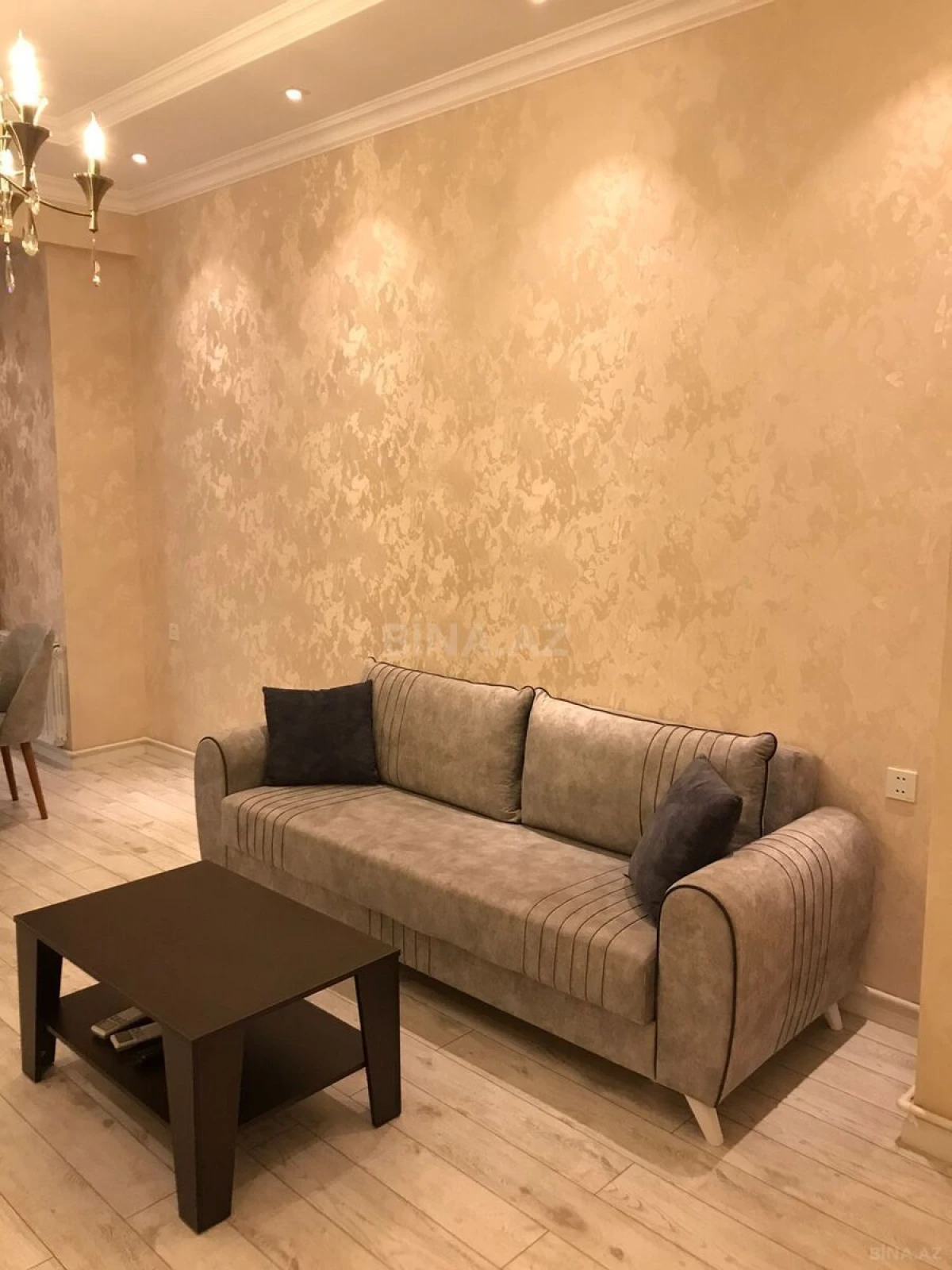Kirayə verilir 2 otaqlı mənzil 81 m²