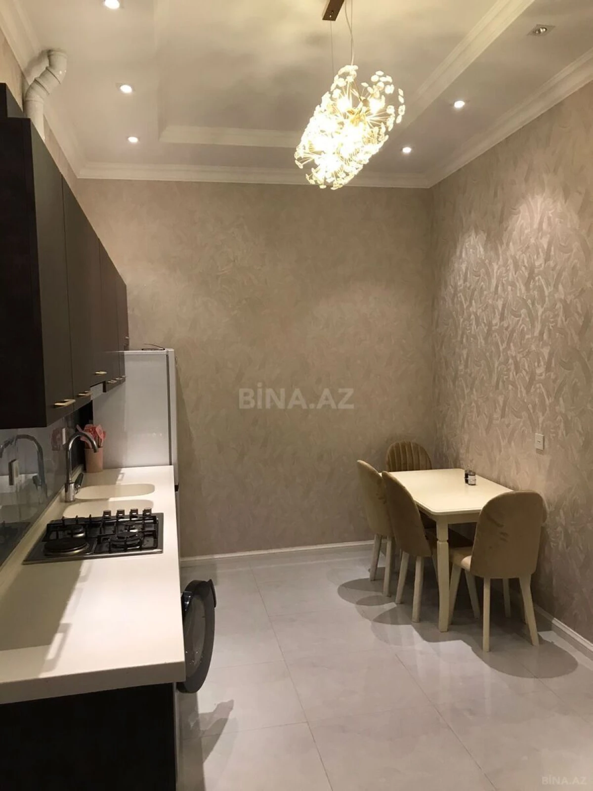 Kirayə verilir 2 otaqlı mənzil 81 m²