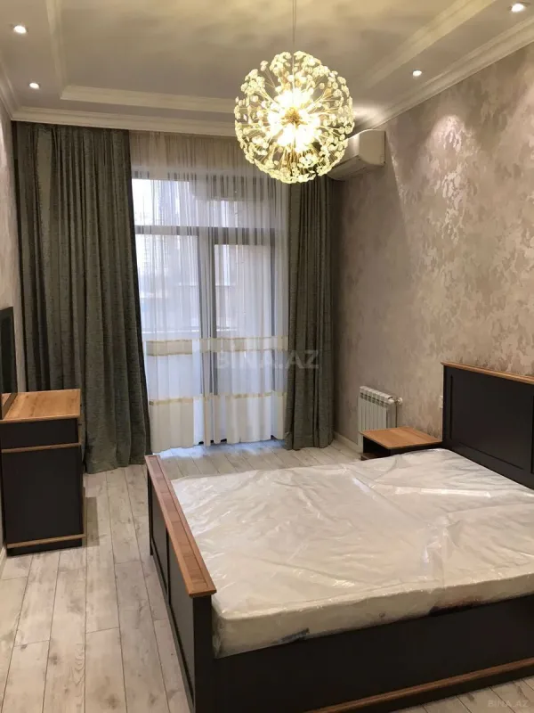 Kirayə verilir 2 otaqlı mənzil 81 m²