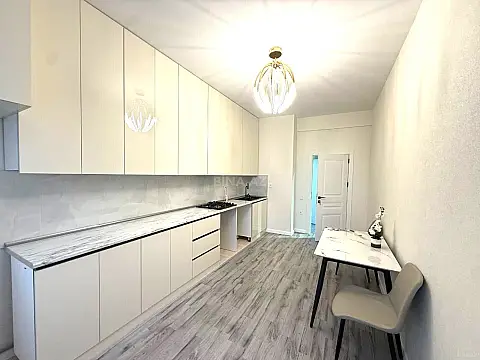 Satılır 2 otaqlı mənzil 105 m²