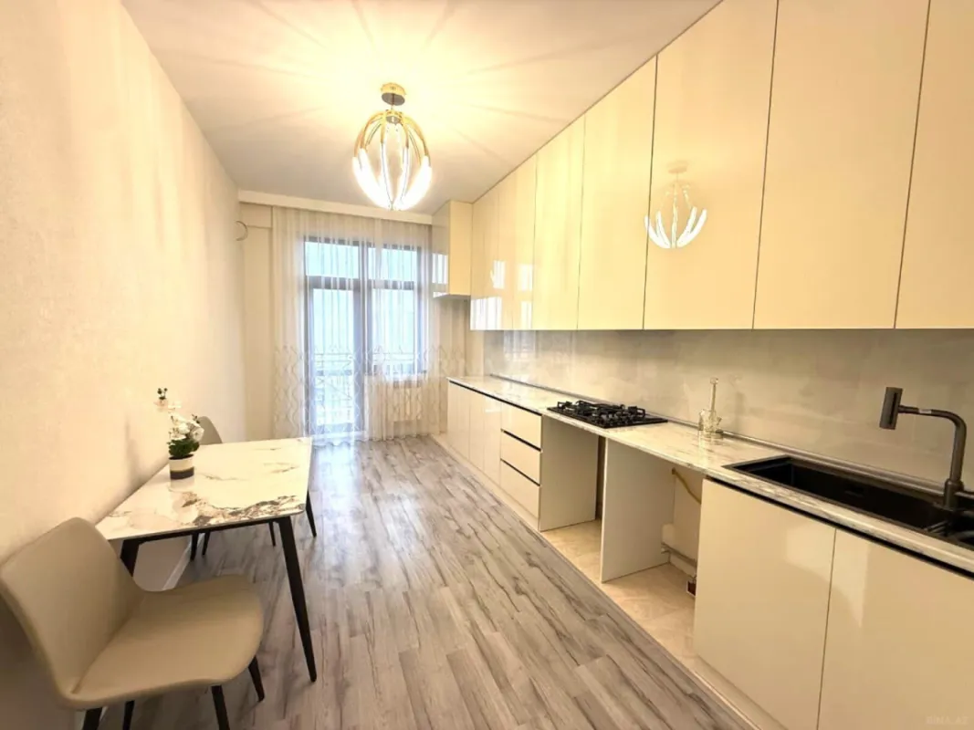 Satılır 2 otaqlı mənzil 105 m²