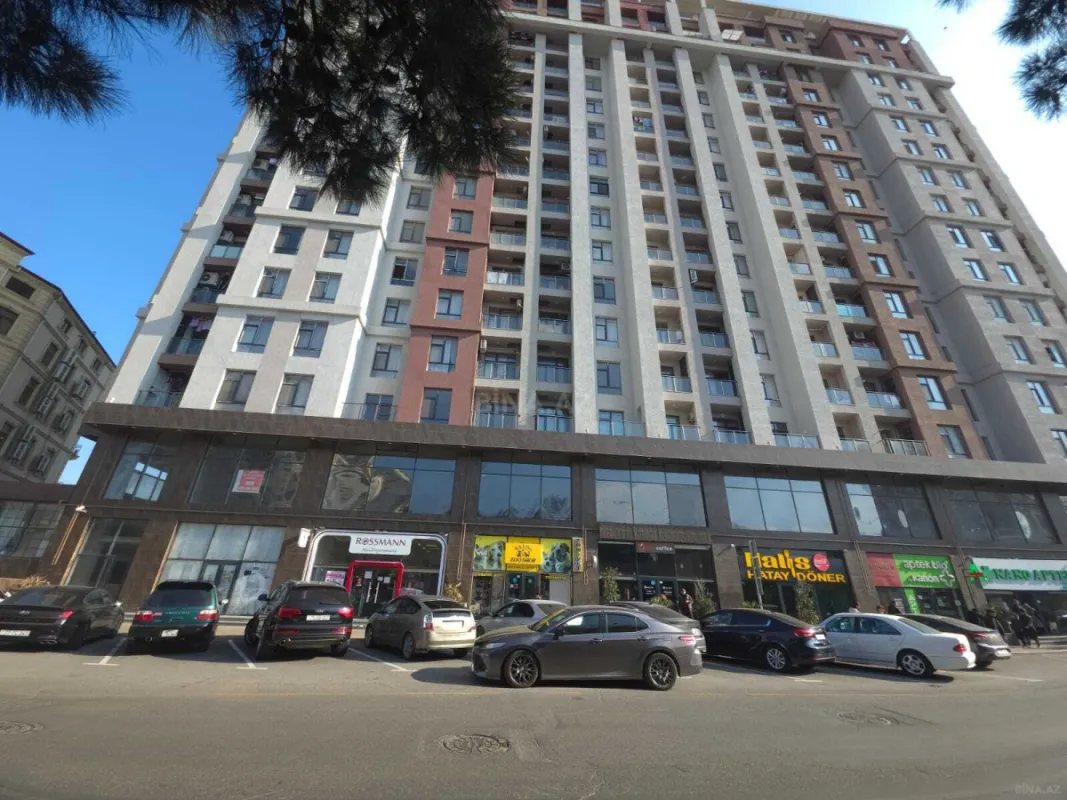 Satılır 3 otaqlı mənzil 137 m²