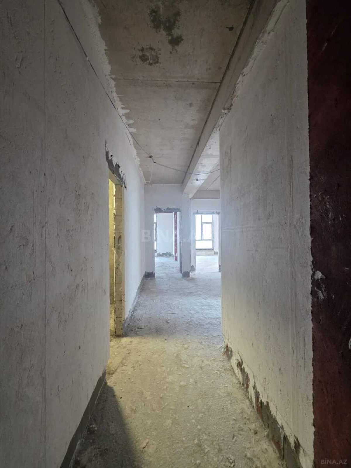 Satılır 3 otaqlı mənzil 137 m²