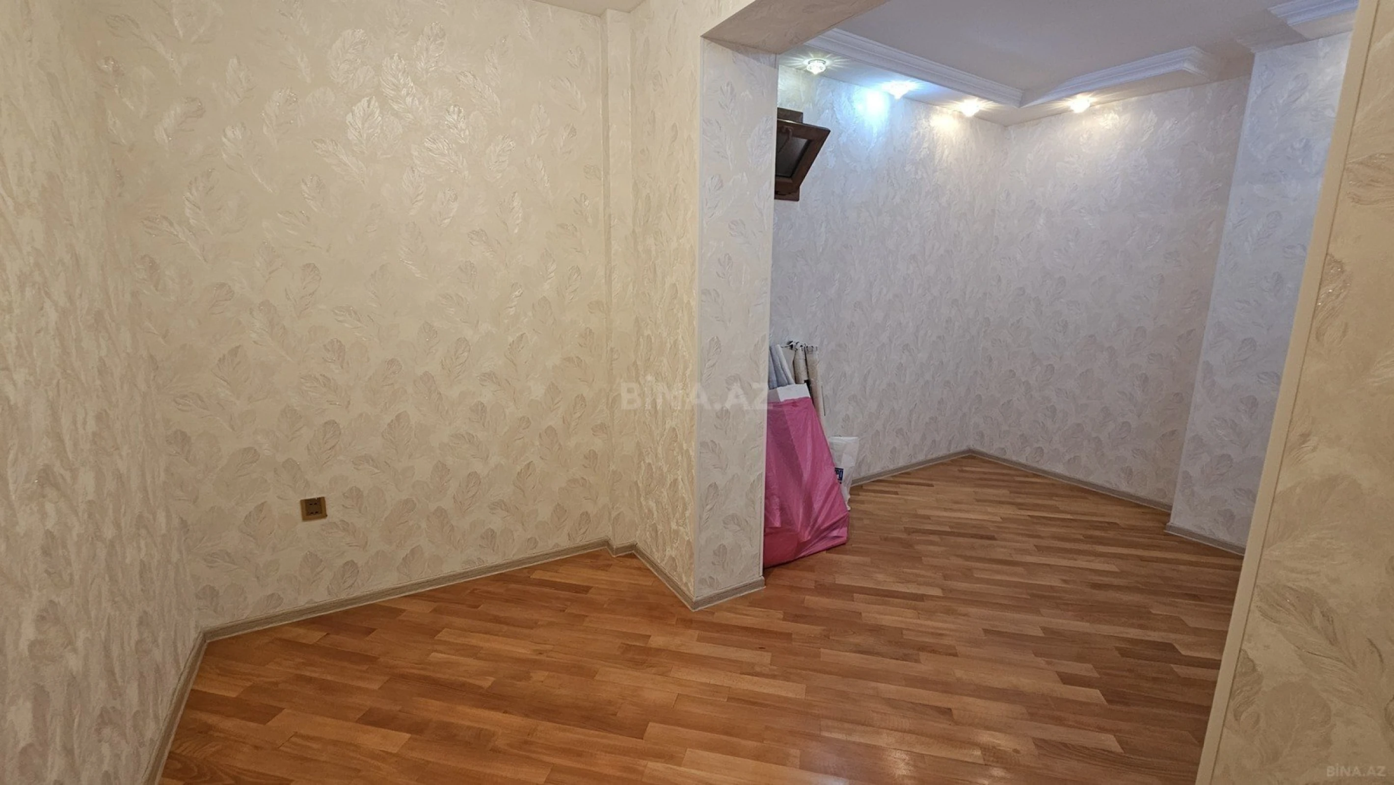 Satılır 3 otaqlı mənzil 101 m²