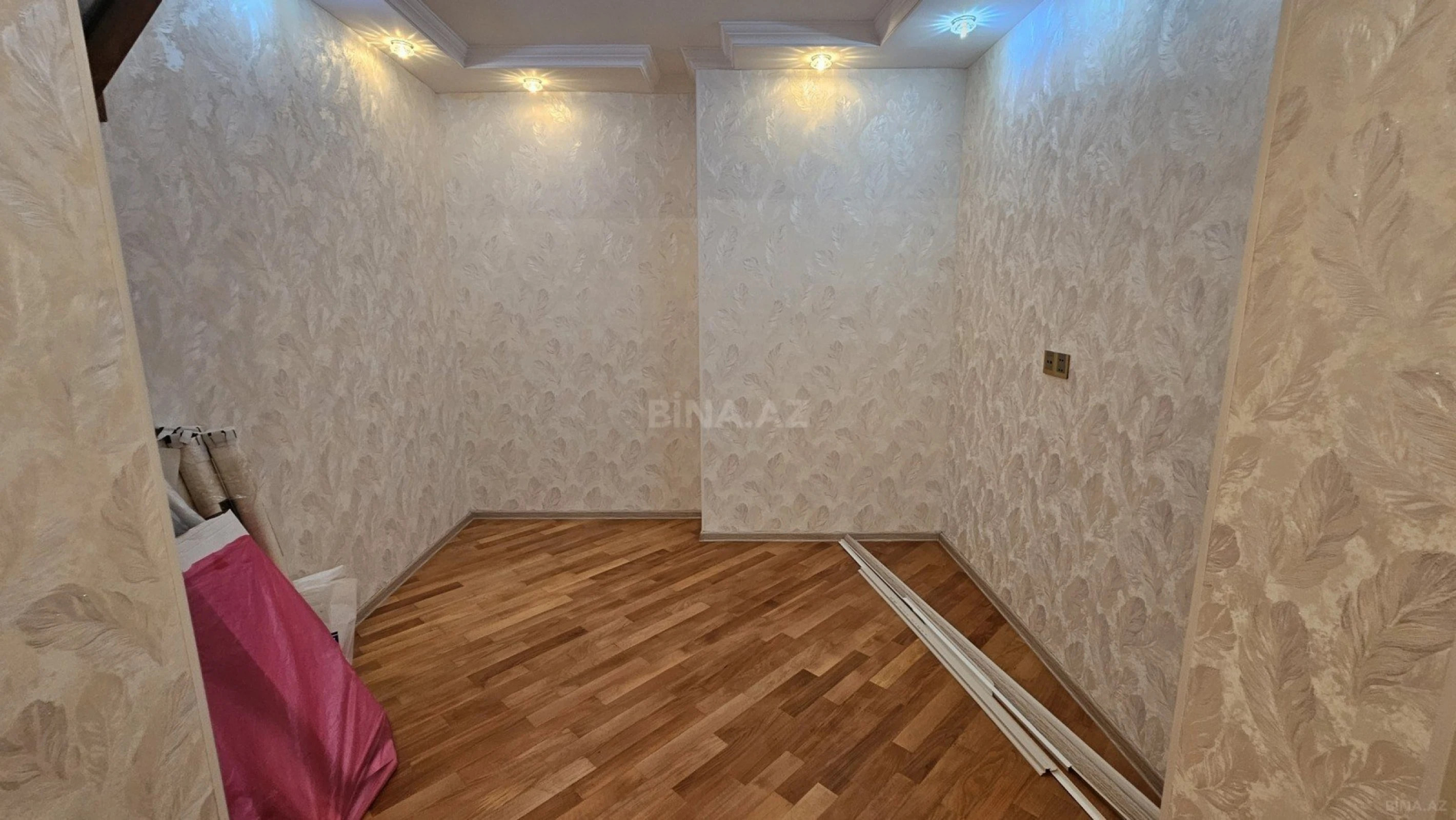 Satılır 3 otaqlı mənzil 101 m²