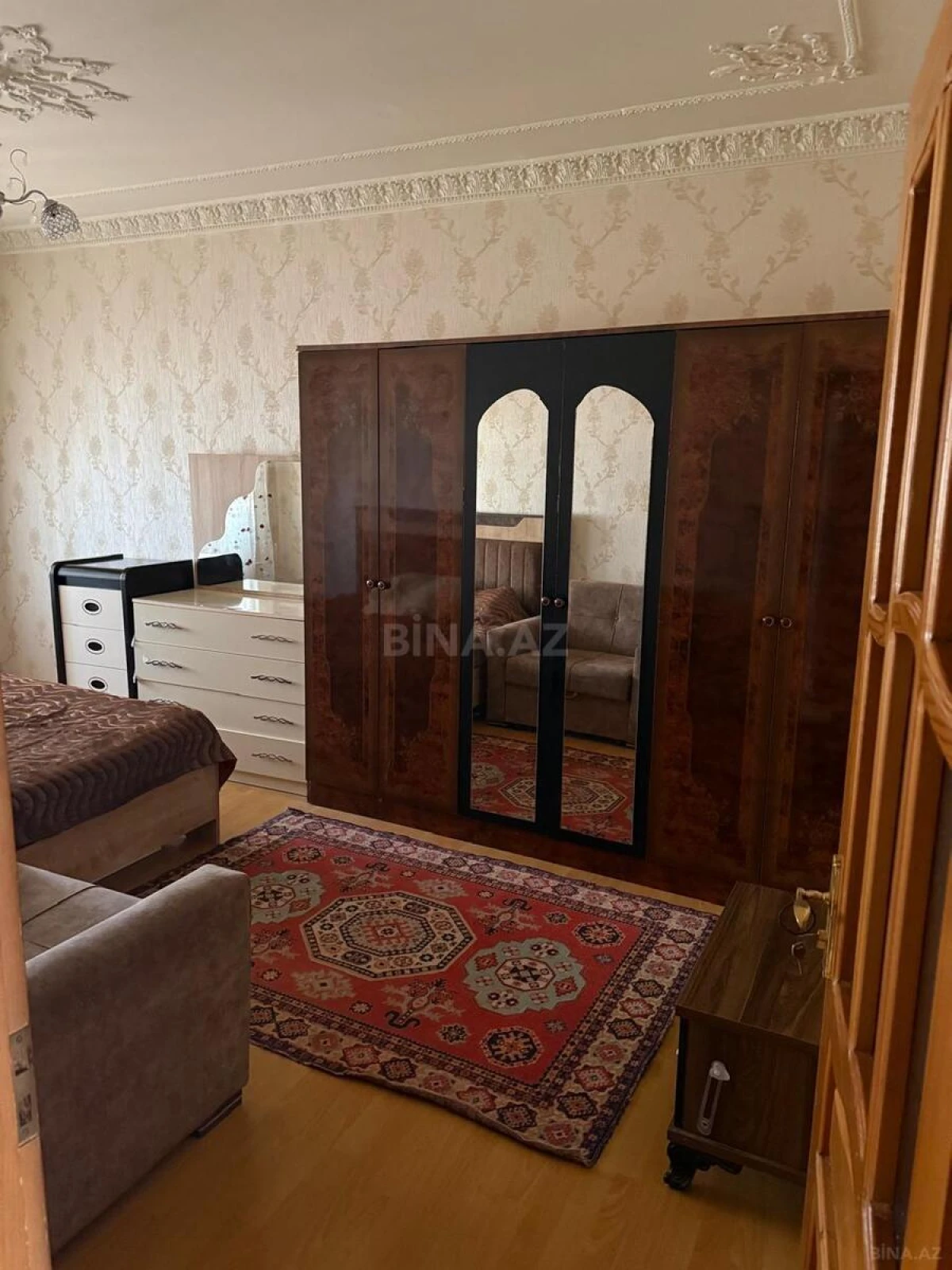 Satılır 4 otaqlı mənzil 105 m²