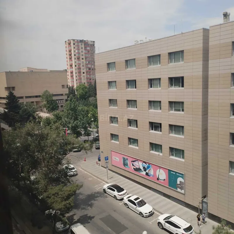 Satılır 4 otaqlı mənzil 105 m²