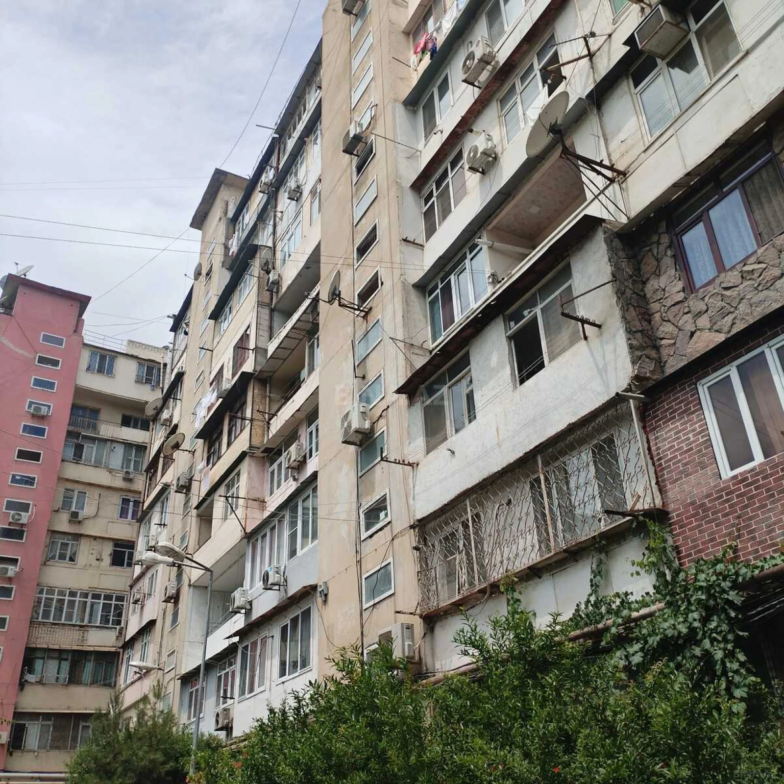 Satılır 4 otaqlı mənzil 105 m²