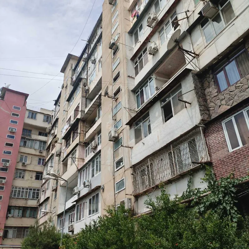 Satılır 4 otaqlı mənzil 105 m²