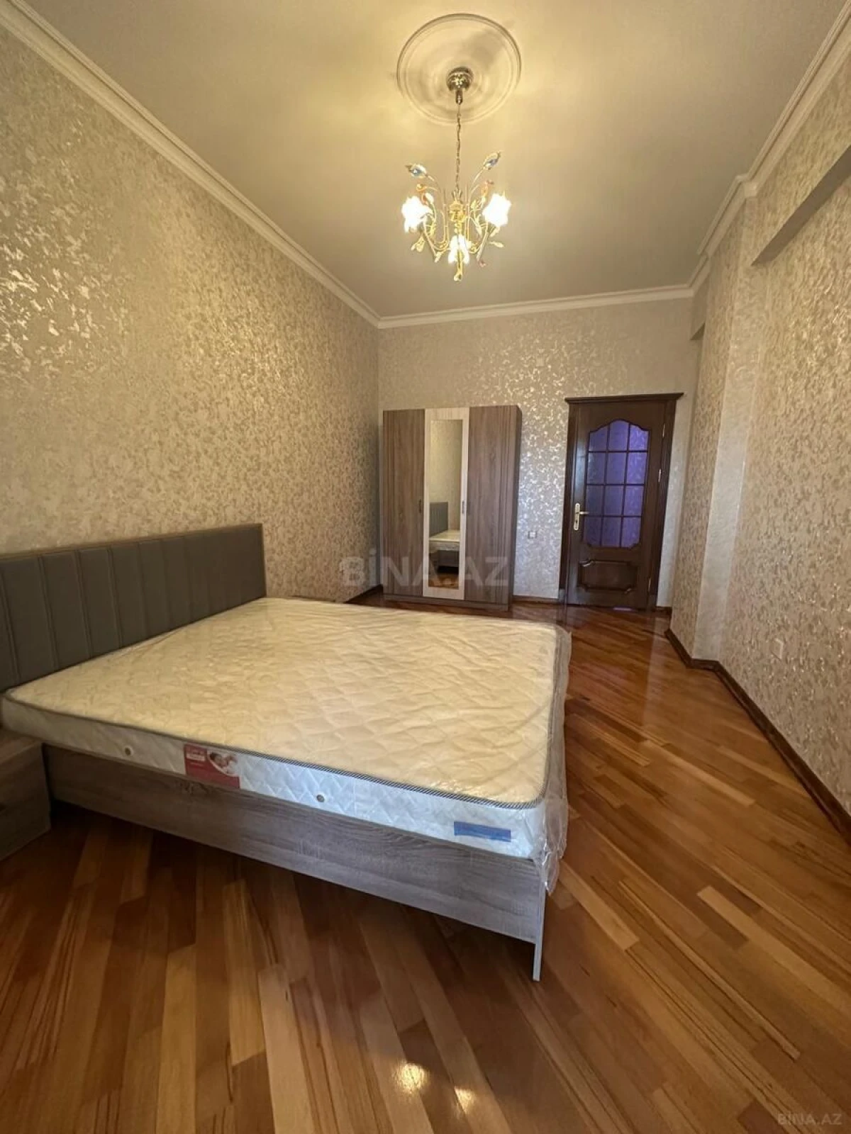Kirayə verilir 3 otaqlı mənzil 135 m²