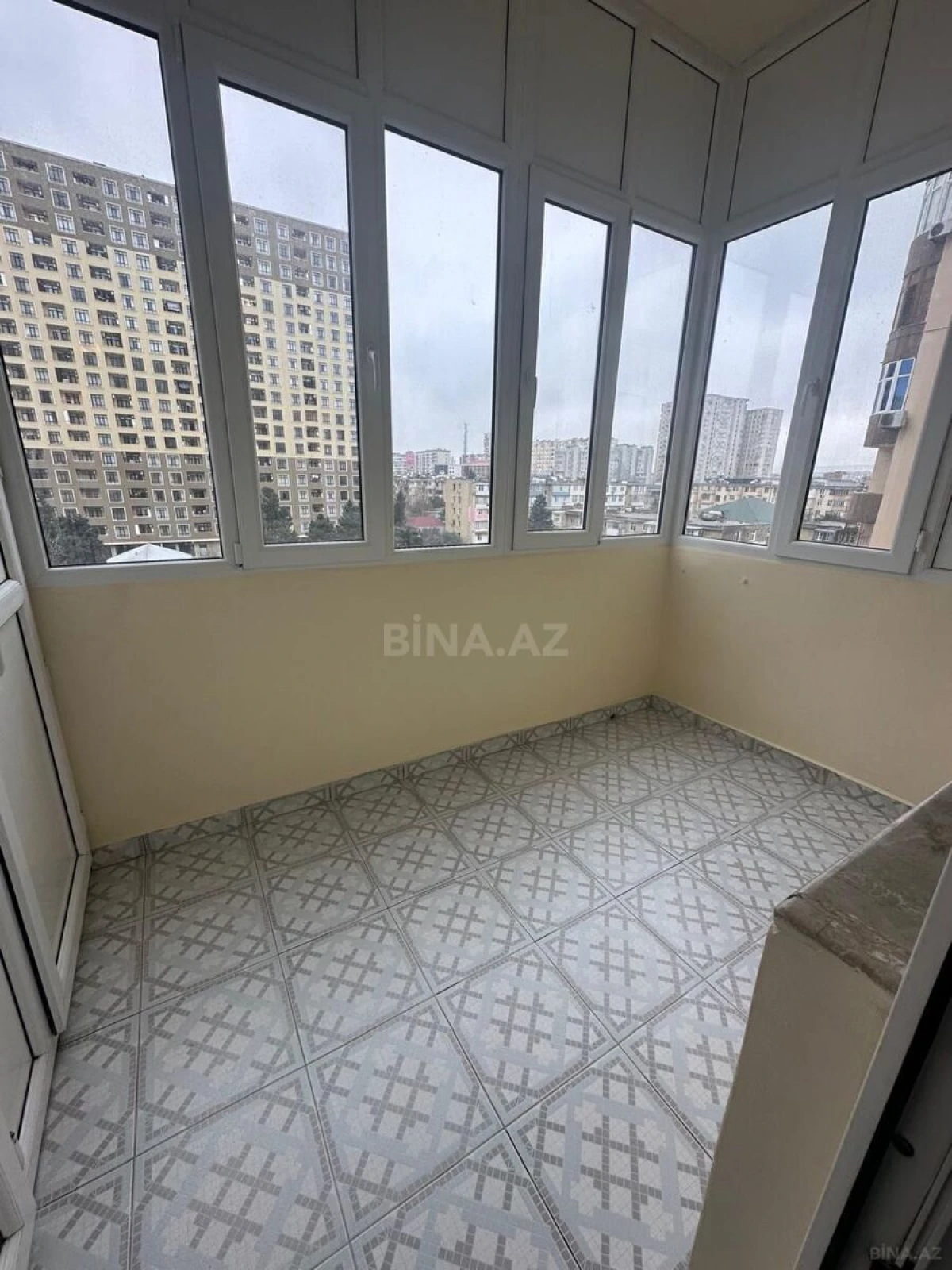 Kirayə verilir 3 otaqlı mənzil 135 m²