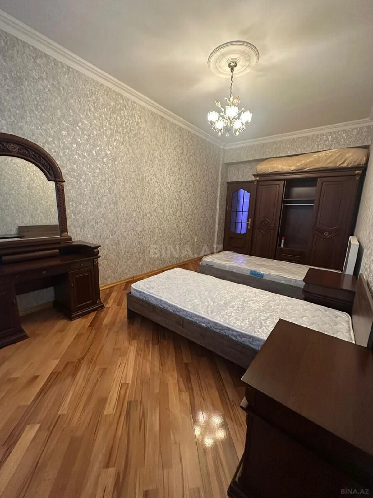 Kirayə verilir 3 otaqlı mənzil 135 m²