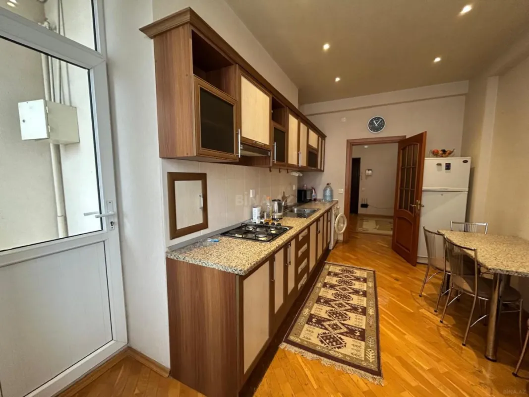 Kirayə verilir 2 otaqlı mənzil 91 m²