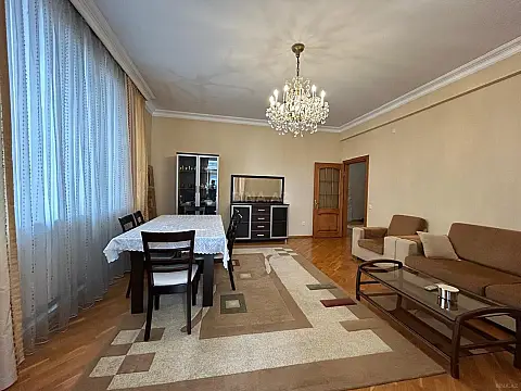 Kirayə verilir 2 otaqlı mənzil 91 m²