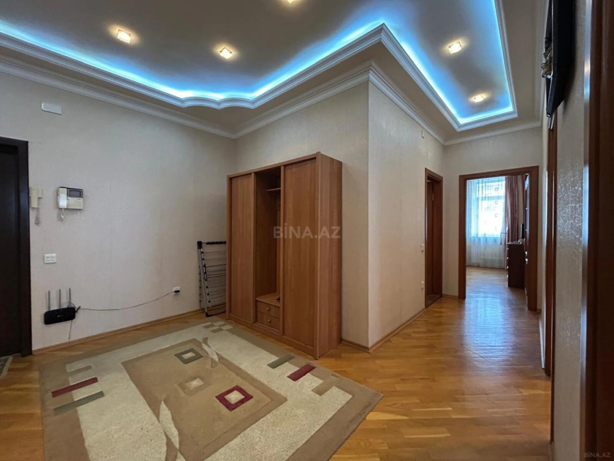 Kirayə verilir 2 otaqlı mənzil 91 m²