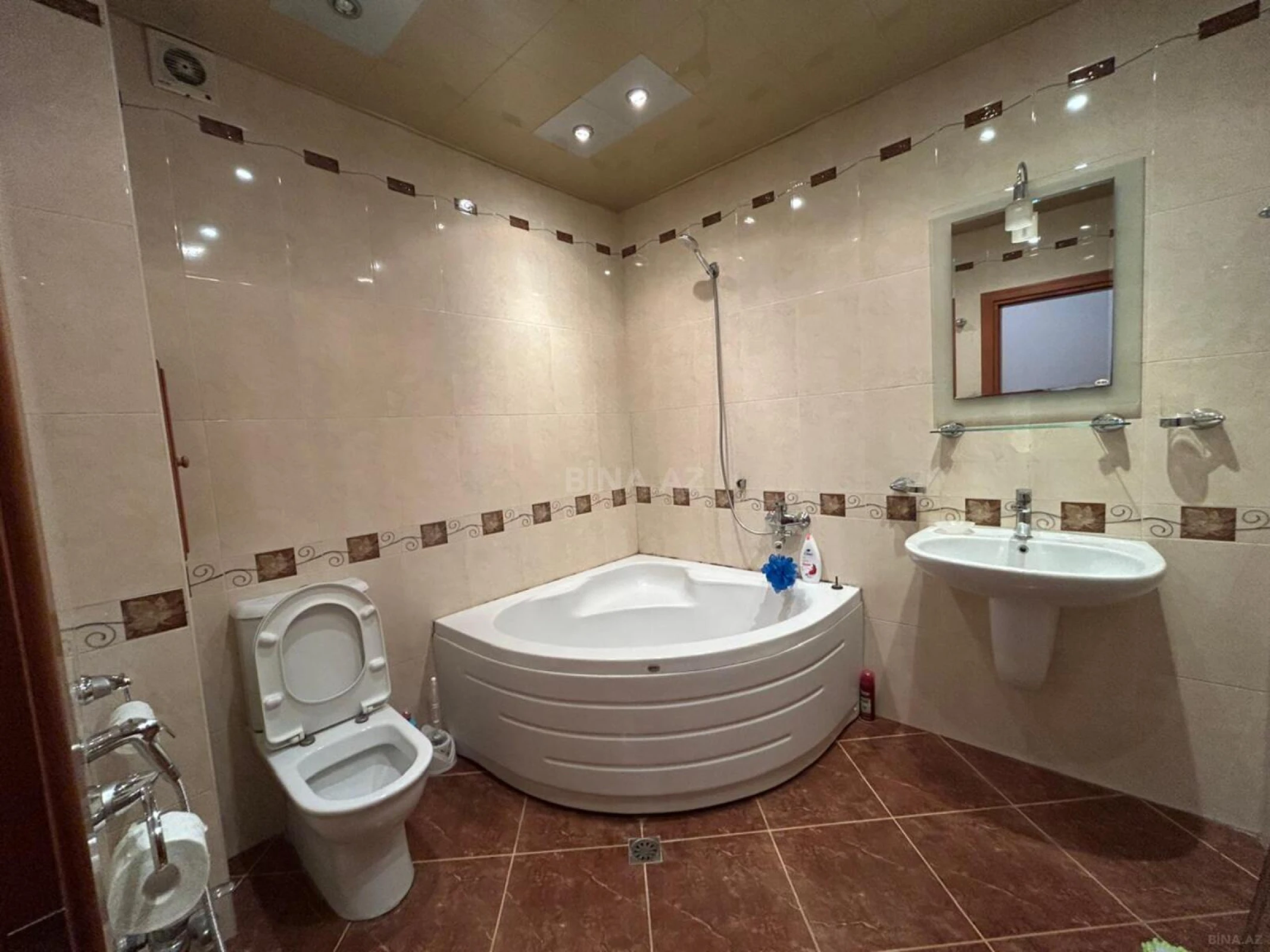 Kirayə verilir 2 otaqlı mənzil 91 m²