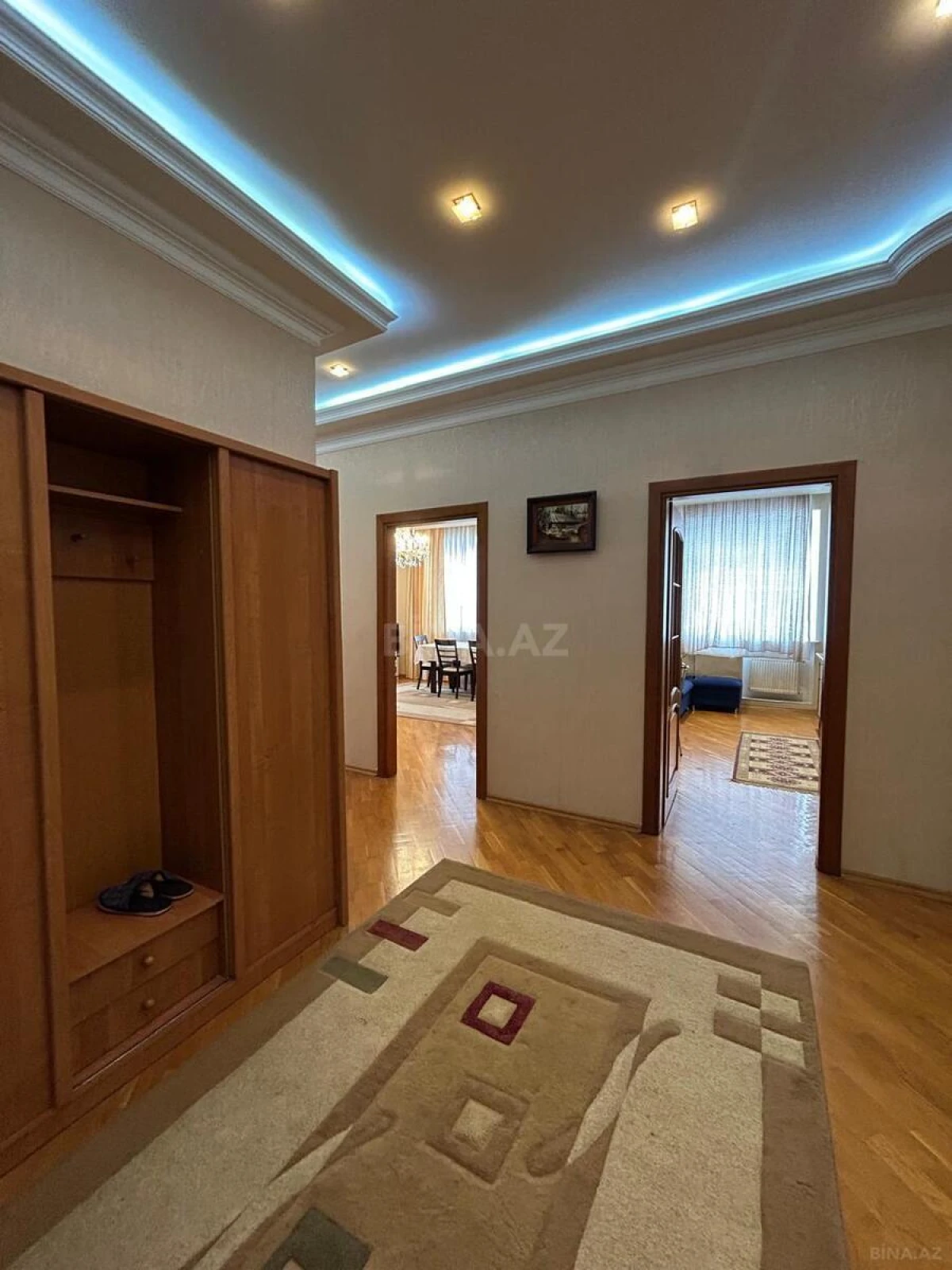 Kirayə verilir 2 otaqlı mənzil 91 m²
